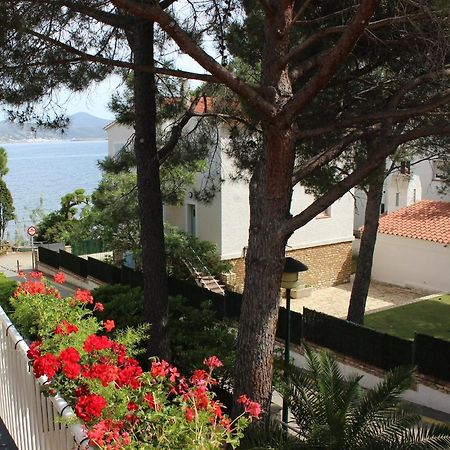 Luxury 4 Bed Apartment On Coastal Footpath At Cap Ras Llança Exteriér fotografie