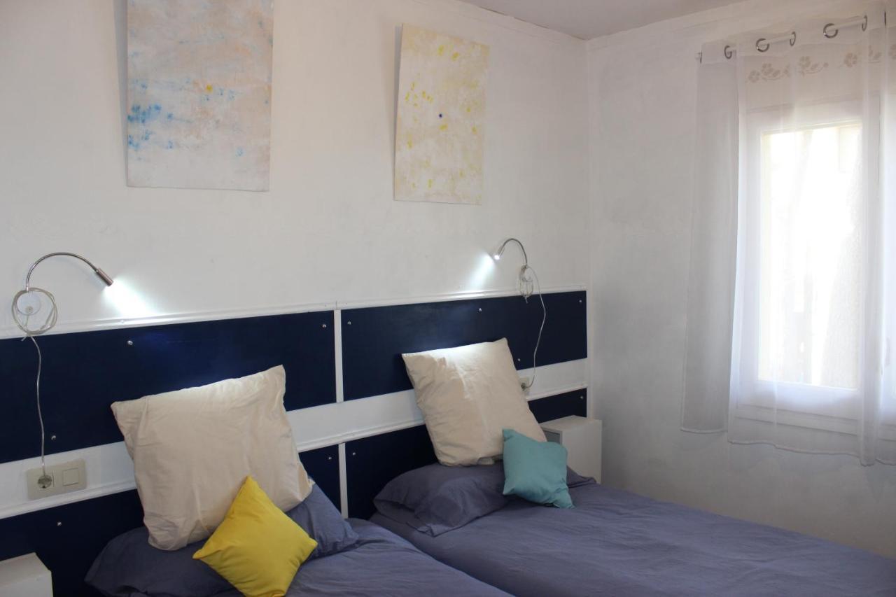 Luxury 4 Bed Apartment On Coastal Footpath At Cap Ras Llança Exteriér fotografie